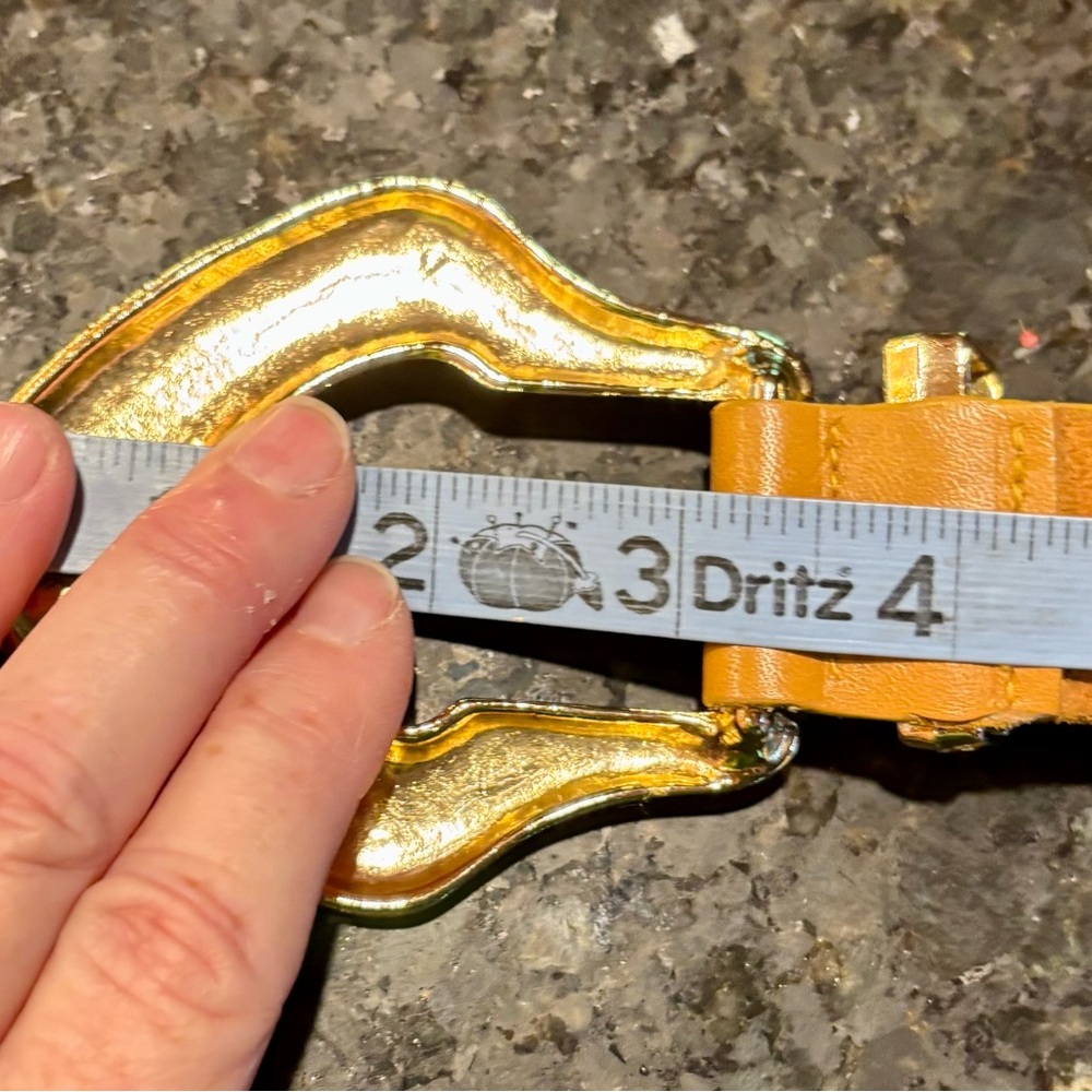 ⭐️VINTAGE Caramel Colored Leather Belt w/Large Gold-Tone Buckle & End Tip XS⭐️ - Picture 10 of 11